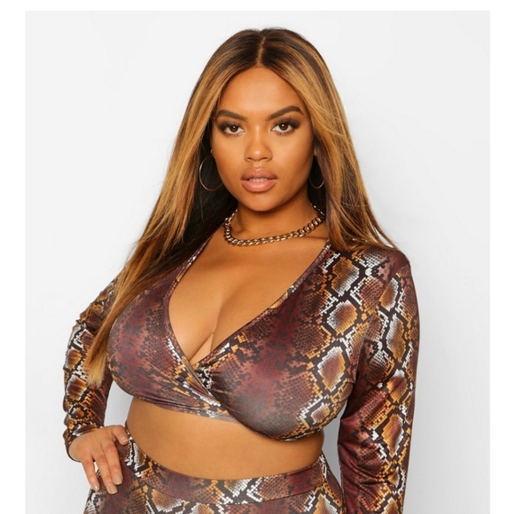 Boohoo Tops - Plus Size Snake Print Crop Top